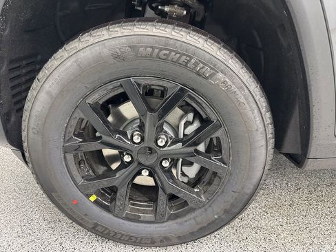 New 2026 Jeep Grand Cherokee Laredo image 11