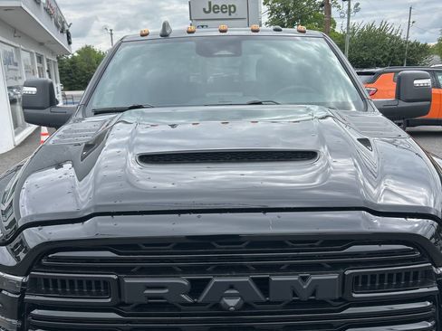Used 2025 RAM 3500 Laramie AWD/4WD image 8