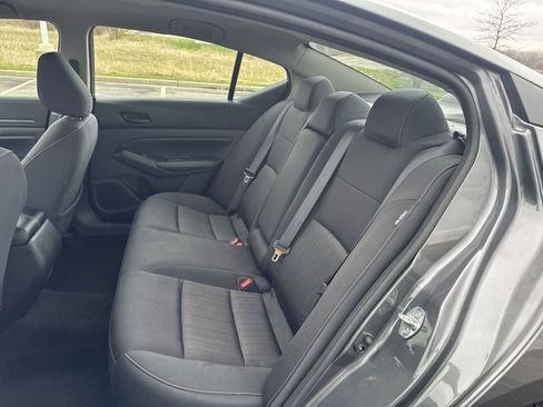 Used 2024 Nissan Altima 2.5 SV FWD image 12