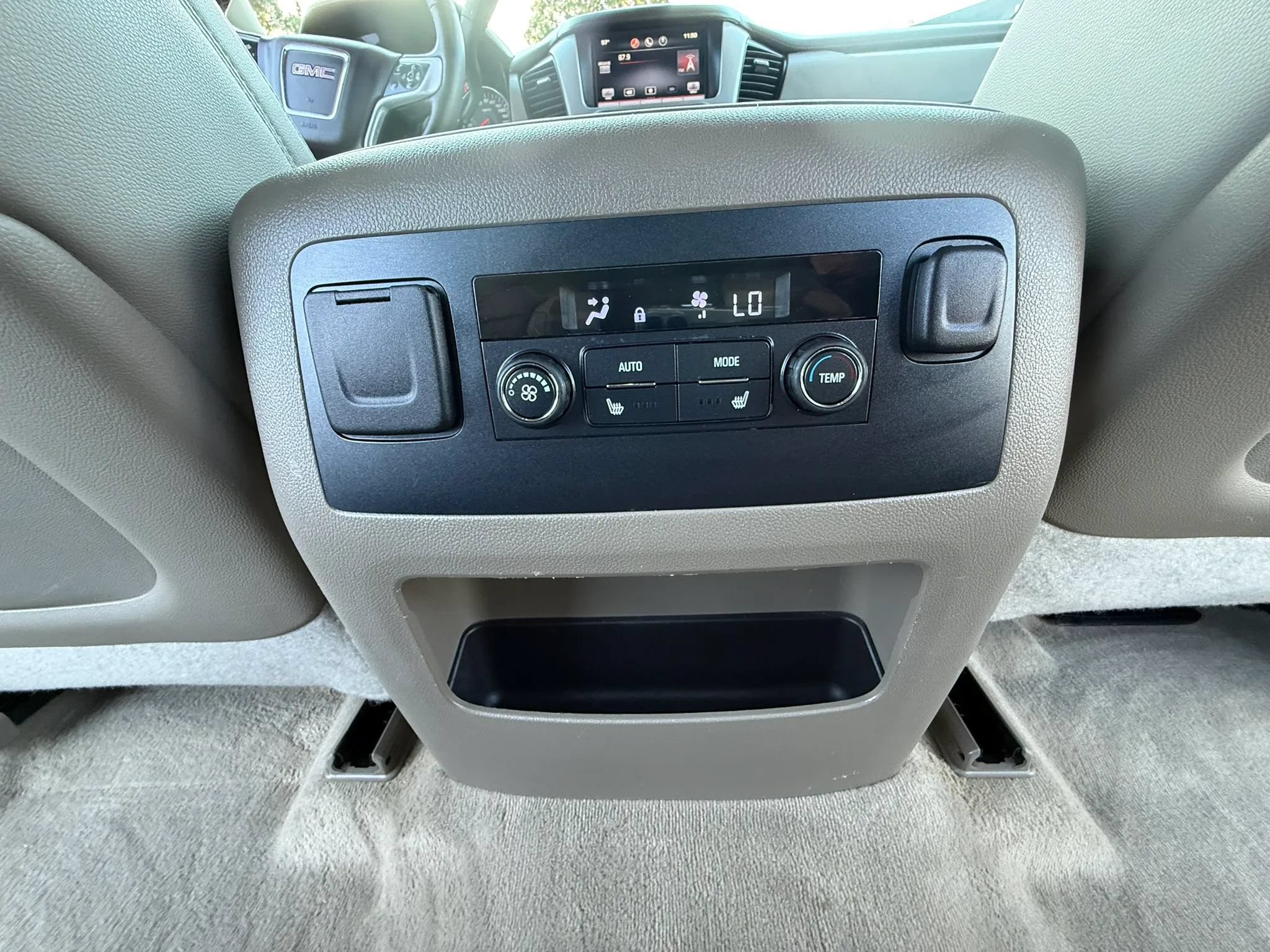 Used 2015 GMC Yukon XL SLT w/ HD Trailering Package AWD/4WD image 35