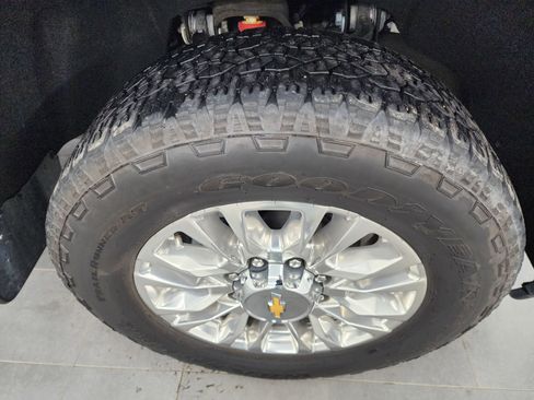 Used 2022 Chevrolet Silverado 2500 High Country w/ Safety Package II image 3