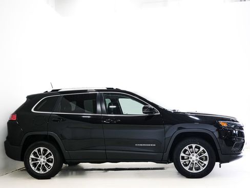 Used 2021 Jeep Cherokee Latitude Lux w/ Sun & Sound Group AWD/4WD image 5