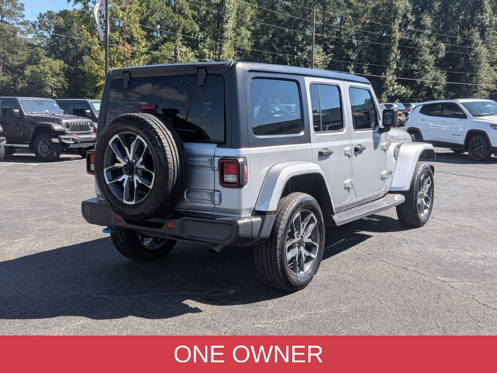 Used 2024 Jeep Wrangler Unlimited AWD/4WD image 4