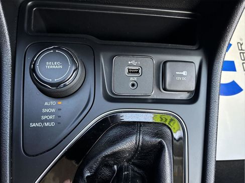 Used 2020 Jeep Cherokee Limited AWD/4WD image 28