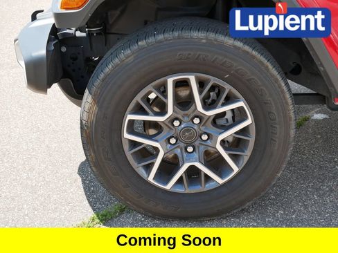 Used 2025 Jeep Wrangler Unlimited Sahara AWD/4WD image 7