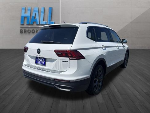 Certified 2024 Volkswagen Tiguan SE AWD/4WD image 5