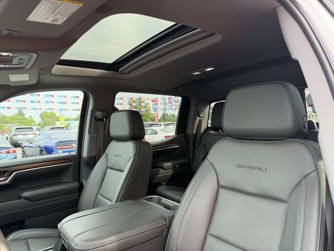 Used 2024 GMC Sierra 1500 Denali w/ Technology Package AWD/4WD image 18