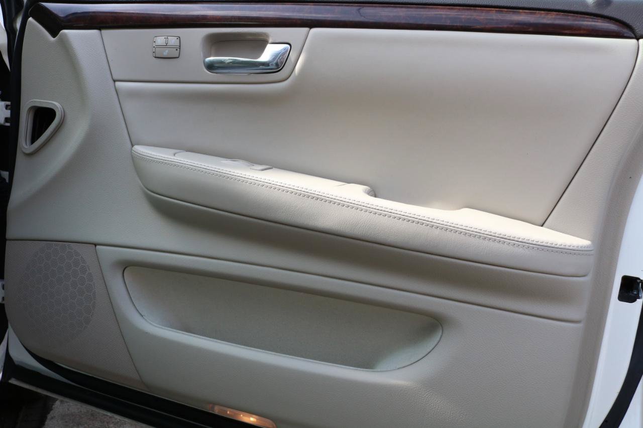 Used 2009 Cadillac DTS w/ Sun And Sound Package FWD image 46
