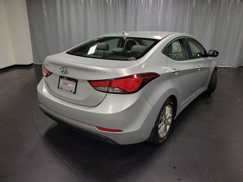 Used 2014 Hyundai Elantra SE w/ Option Group 02 FWD image 9
