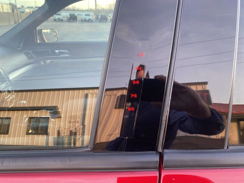 Used 2018 Ford Explorer XLT w/ Equipment Group 202A image 16