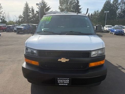 Used 2018 Chevrolet Express 2500 w/ Driver Convenience Package RWD image 8
