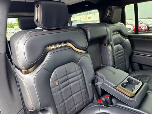Used 2025 Rivian R1S Premium AWD/4WD image 51