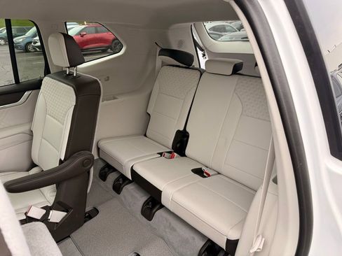 Used 2024 GMC Acadia Denali w/ Super Cruise Package image 6