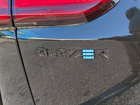 New 2025 Chevrolet Blazer EV RS image 7