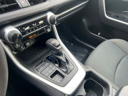 Used 2021 Toyota RAV4 LE image 20