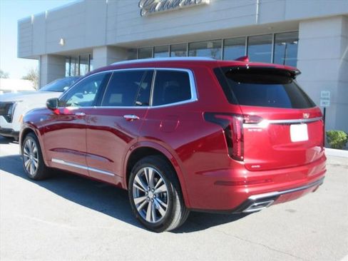 Used 2025 Cadillac XT6 Premium Luxury image 4