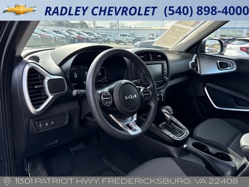 Used 2025 Kia Soul LX w/ LX Technology Package image 4