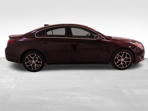 Used 2017 Buick Regal Sport Touring image 3
