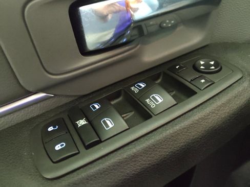 Used 2022 RAM 1500 Classic SLT AWD/4WD image 27