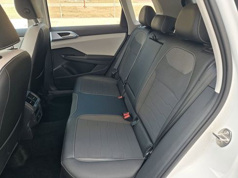 New 2025 Volkswagen Taos SE image 17