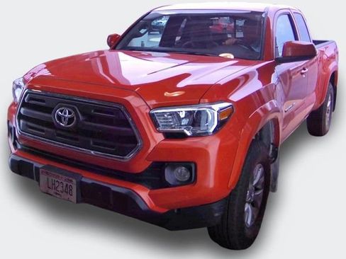 Used 2016 Toyota Tacoma SR5 w/ SR5 Appearance Package (DN) AWD/4WD image 2