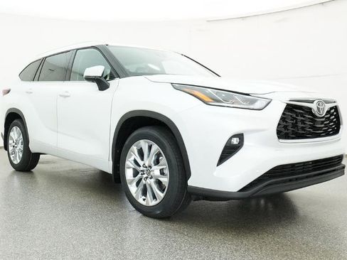 New 2026 Toyota Highlander Limited AWD/4WD image 10