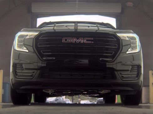 Used 2023 GMC Terrain SLE w/ Driver Convenience Package AWD/4WD image 3