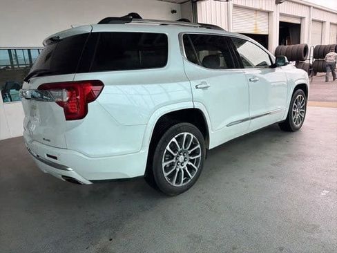 Used 2023 GMC Acadia Denali w/ Denali Ultimate Package AWD/4WD image 8