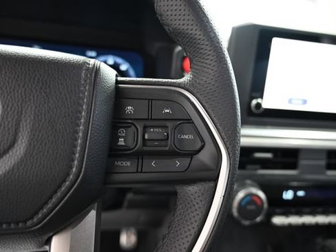 Used 2025 Toyota Tacoma TRD Sport AWD/4WD image 25