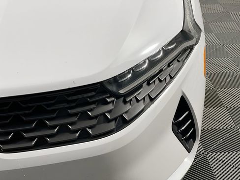 Used 2022 Kia K5 LXS image 9