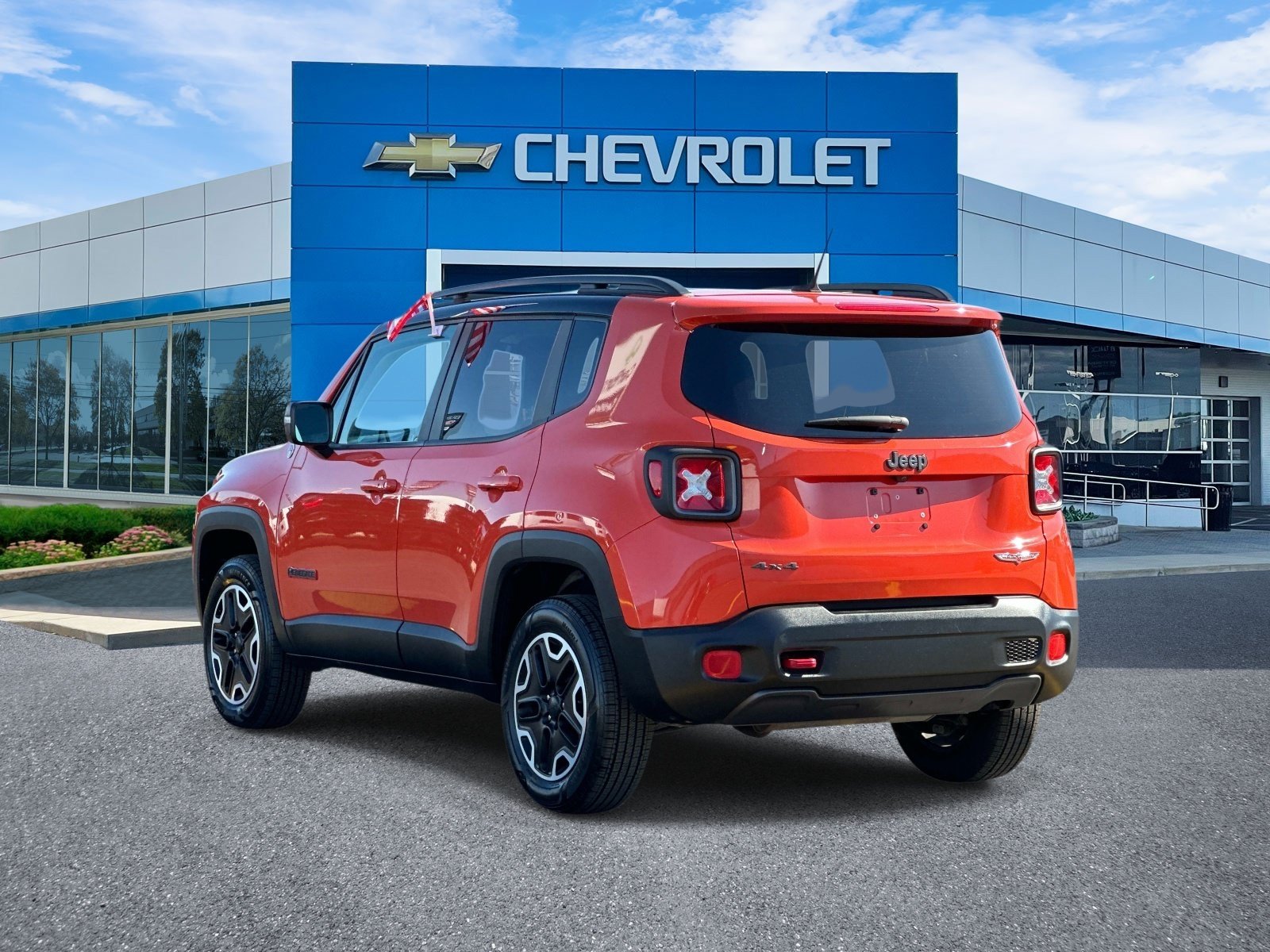 Used 2016 Jeep Renegade Trailhawk w/ Popular Equipment Group AWD/4WD image 4