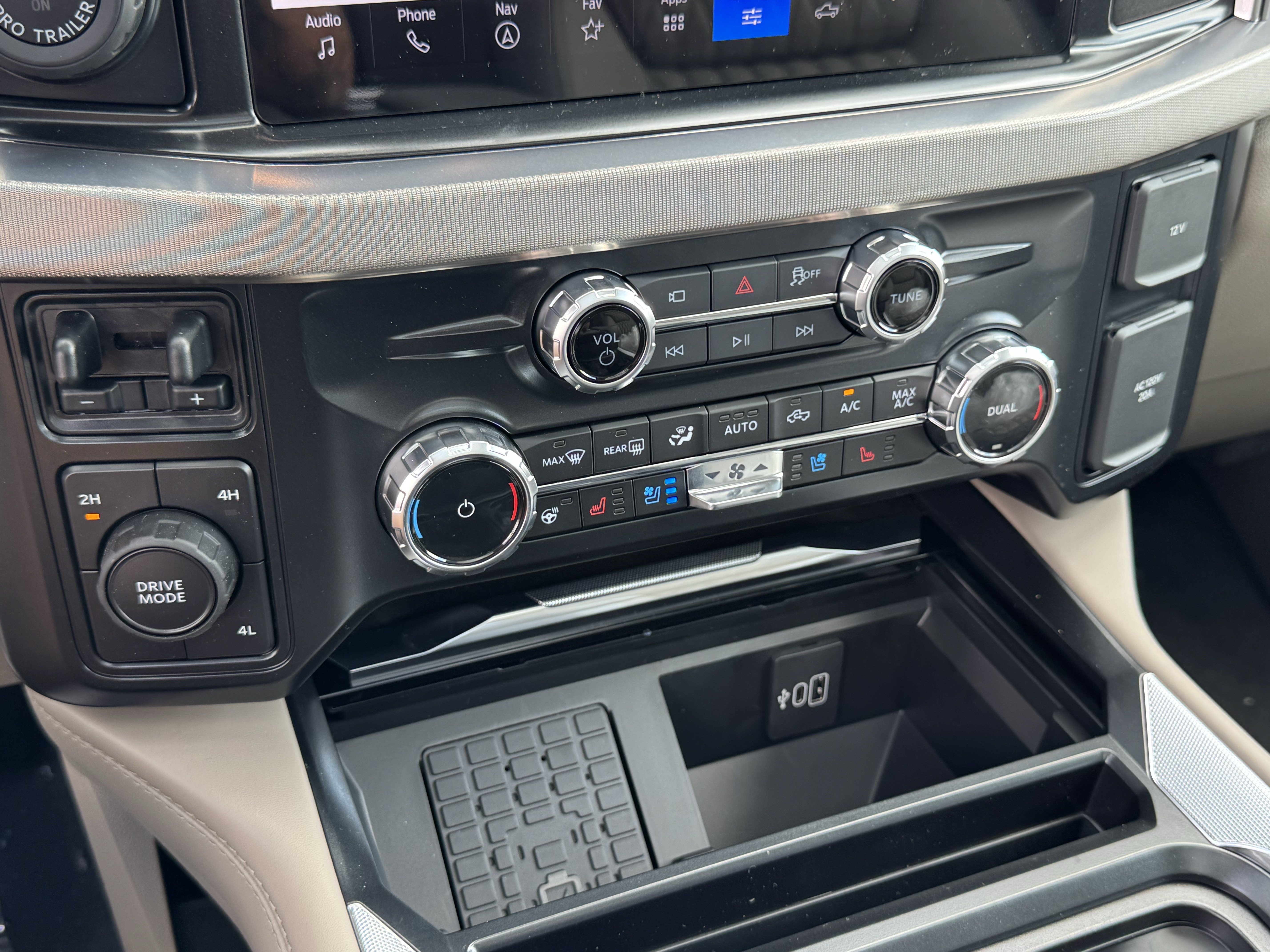 New 2026 Ford F450 Platinum w/ Platinum Plus Package AWD/4WD image 14
