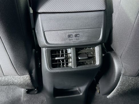 Used 2025 Chevrolet Equinox LT FWD image 28