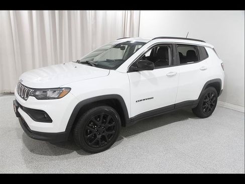 Used 2022 Jeep Compass Latitude AWD/4WD image 3