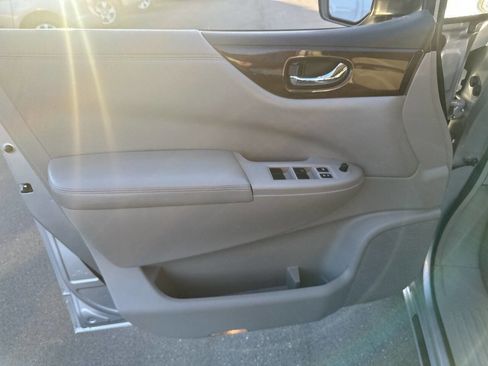 Used 2014 Nissan Quest S image 18