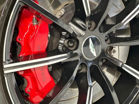 Used 2021 Aston Martin V8 Vantage Coupe image 31