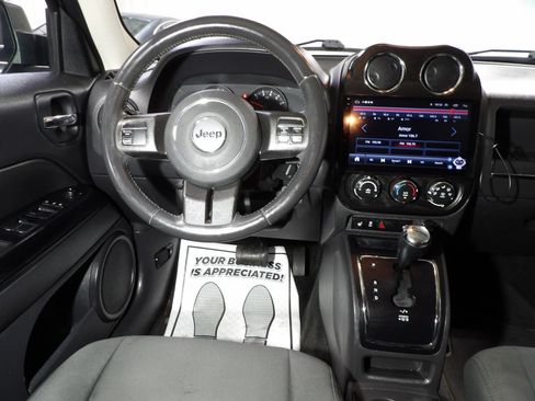 Used 2013 Jeep Patriot Latitude w/ Altitude Pkg AWD/4WD image 10