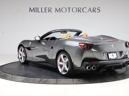 Certified 2020 Ferrari Portofino RWD image 6