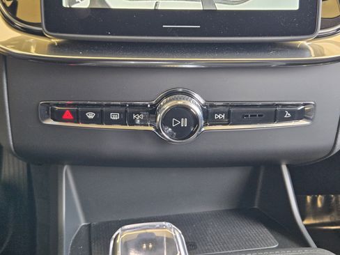 Used 2025 Volvo XC90 B6 Ultra w/ Protection Package Premier image 26