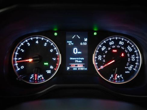 Used 2021 Toyota RAV4 XLE Premium image 19