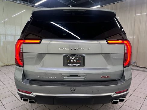 Used 2025 GMC Yukon XL Denali AWD/4WD image 5