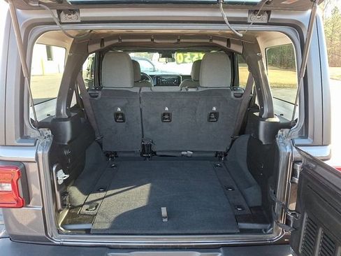 Used 2024 Jeep Wrangler Unlimited Rubicon image 28