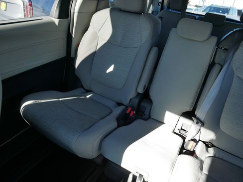 Used 2021 Toyota Sienna LE image 12