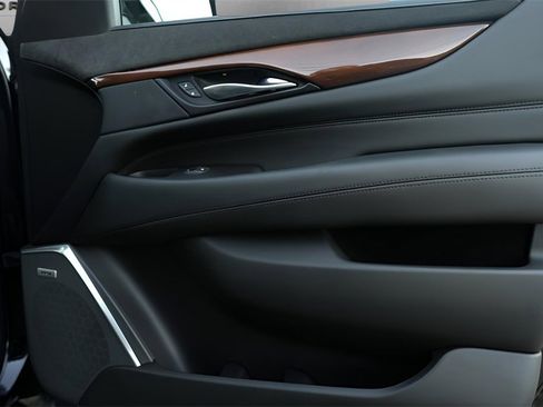 Used 2020 Cadillac Escalade ESV 4WD image 39