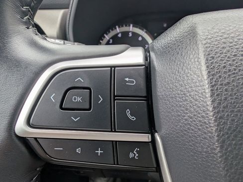 Used 2023 Toyota Highlander LE FWD image 26