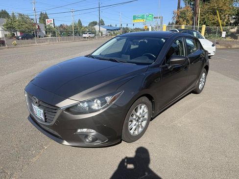Used 2016 MAZDA MAZDA3 i Touring w/ Popular Equipment Package FWD image 8