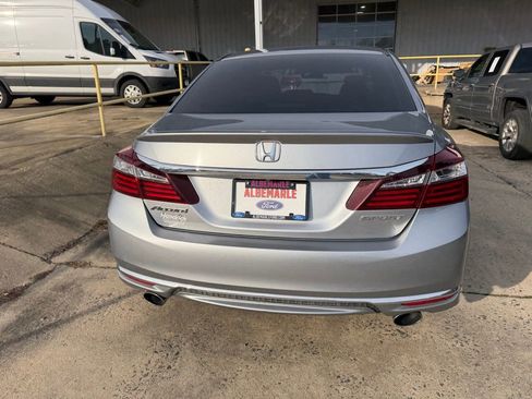 Used 2017 Honda Accord Sport image 4