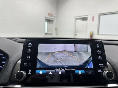 Used 2018 Honda Accord Touring image 22