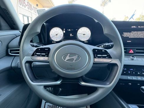 Used 2024 Hyundai Elantra SEL FWD image 10