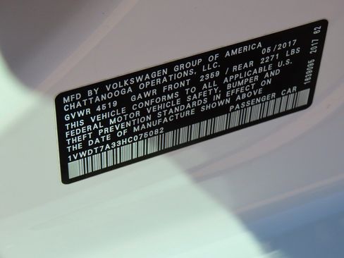 Used 2017 Volkswagen Passat 1.8T R-Line w/ R-Line Lighting Package image 31